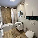 Business Loft - Parking - Fast Wi-fi - Near Coresi 아파트