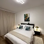 Business Loft - Parking - Fast Wi-fi - Near Coresi Appartement *