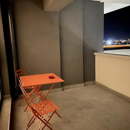 Business Loft - Parking - Fast Wi-fi - Near Coresi 아파트 *